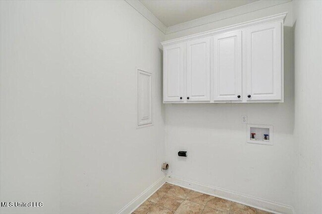 Building Photo - 409 Sand Stone Pl