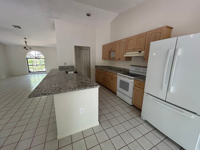 Building Photo - 4137 Woodview Dr