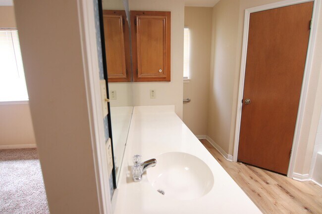 Building Photo - 5855 Baird St