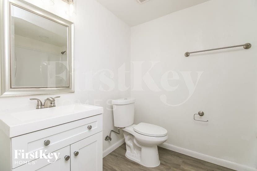 Building Photo - 9321 E Dallas St