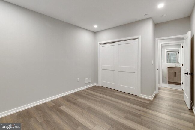 Building Photo - 752 S 16th St