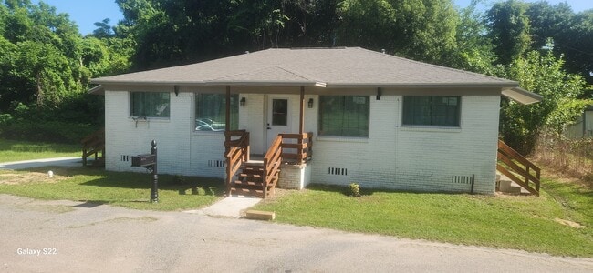 Building Photo - 1062 Woods Aly