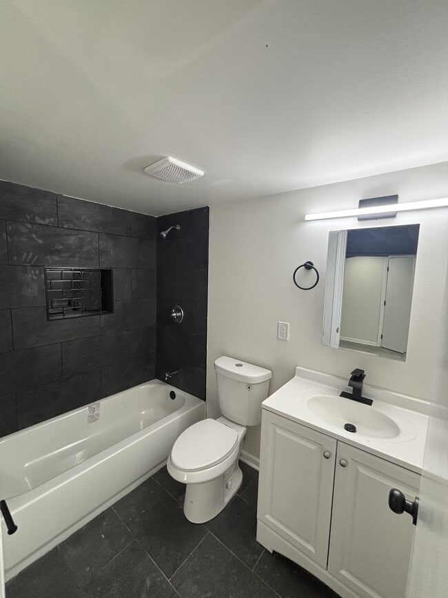 Building Photo - 354 Taney St