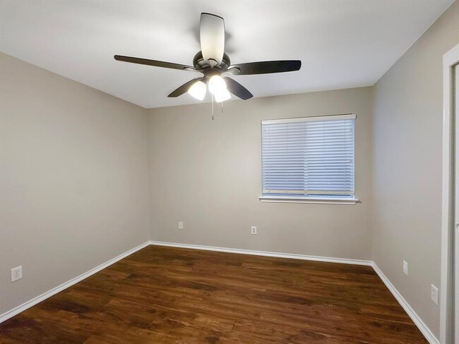 Building Photo - 1010 Whitley Dr