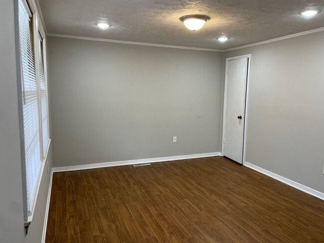 Building Photo - 3 BED, 1 BATH BRICK HOME LOCATED IN TROY