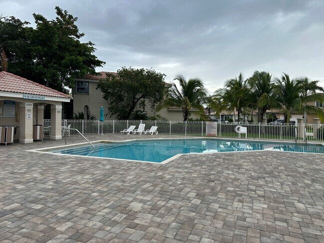 Building Photo - Single Family house in Silver Lakes - Pemb...