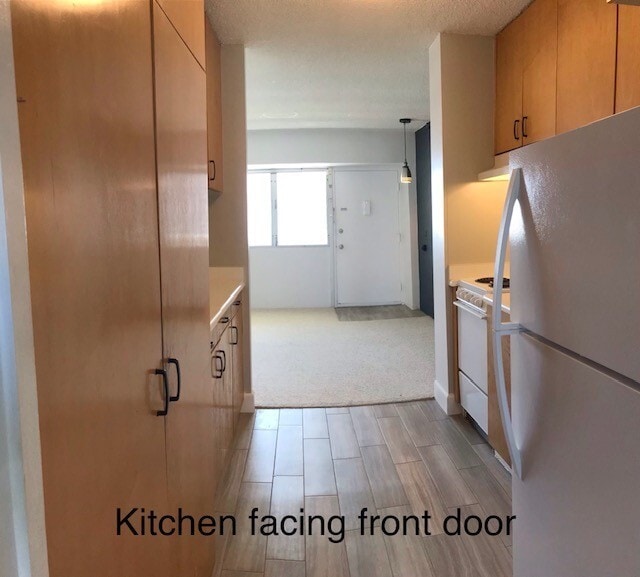 Building Photo - Westview Plaza - 1 bdrm, 1 bath, 1 covered...