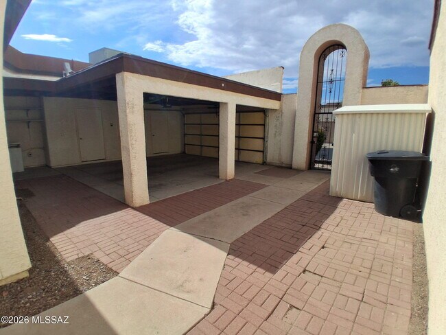 Building Photo - 4813 W Doria Dr