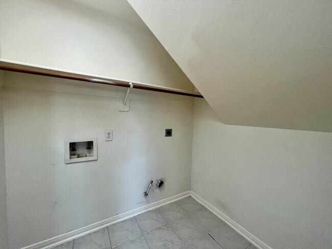 Building Photo - 2339 Plantation Bend Dr