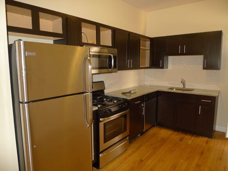 Primary Photo - 1262 W Leland Ave