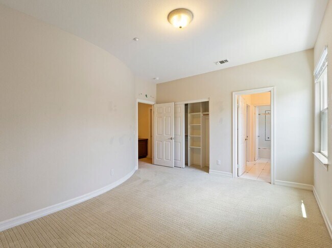 Building Photo - 5250 Coleridge Ct