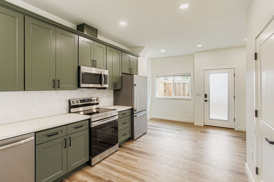 Building Photo - 4465 SE 28th Pl