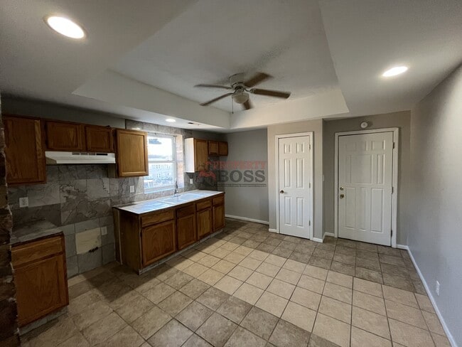 Building Photo - 3826 Butternut St