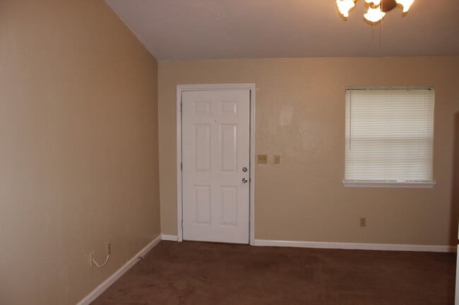 Building Photo - 1/1 Townhouse Close To TCC/FSU!
