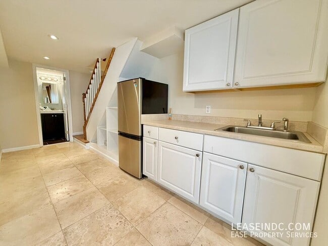 Building Photo - 159 V St NE