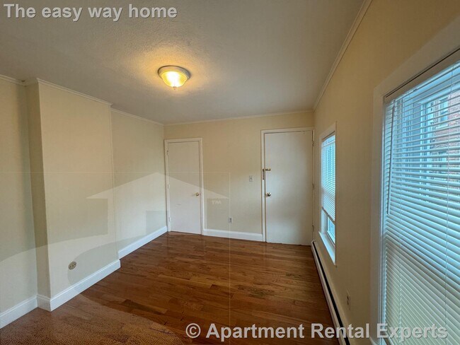 Building Photo - 213 Beacon St