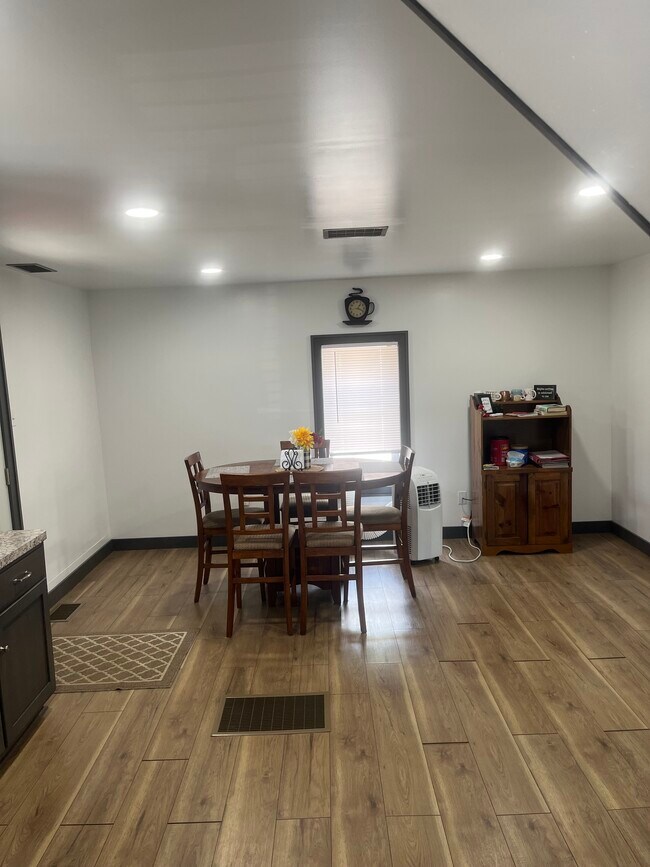 Building Photo - 310 S Butler St