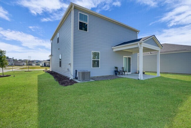 Building Photo - New Hampstead Beauty