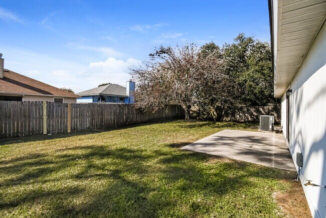 Building Photo - 596 Artesian Ln