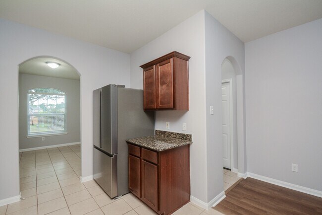 Building Photo - 30915 W Lost Creek Blvd