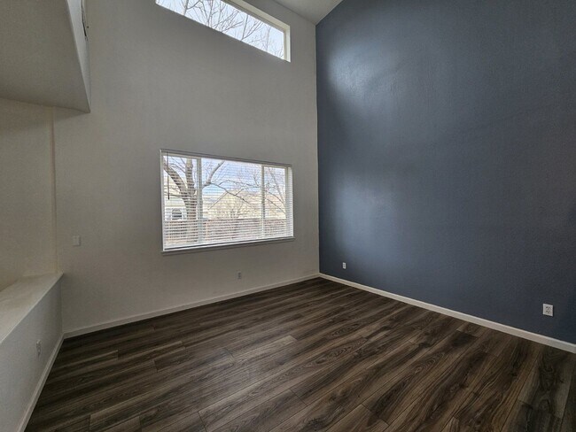 Building Photo - 10043 MacKay Dr
