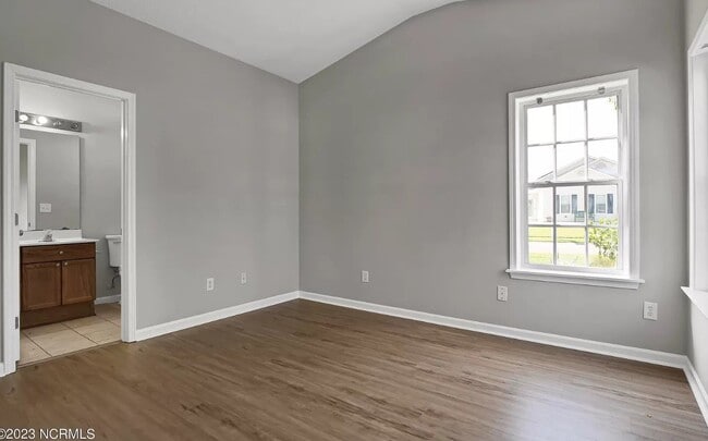 Building Photo - *** Promotion -- Start lease by January 1 and receive $500 off first months rent!!  Renovated hom...