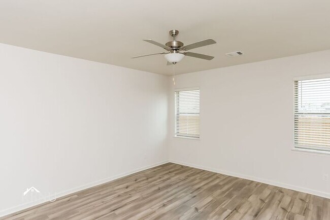 Building Photo - 1004 Wheatfield Ln