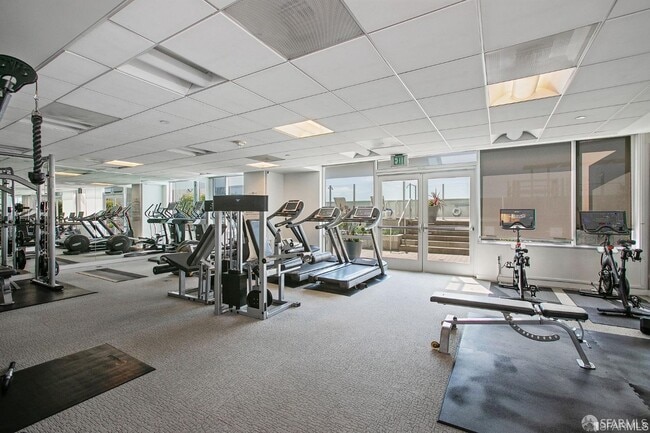 Building Photo - 501 Beale St