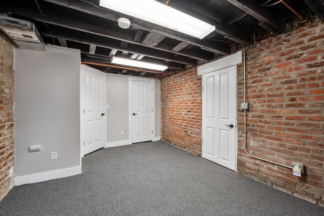 Building Photo - Charming Duplex in Wash Park!