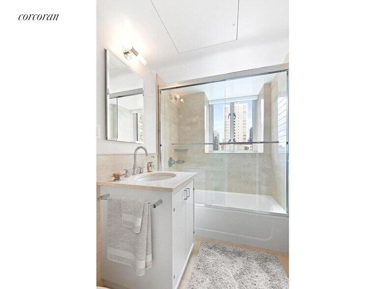 Building Photo - 200 E 66th St