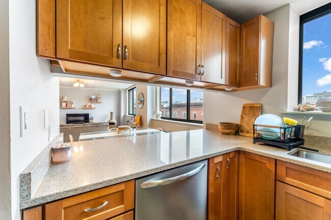 Building Photo - 300 Newark St.