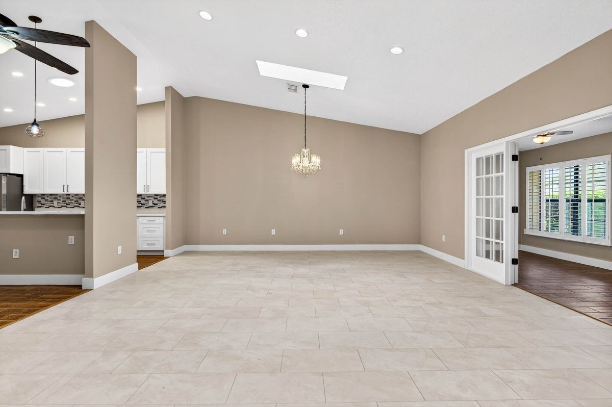 Building Photo - 6535 Brentwood Dr.