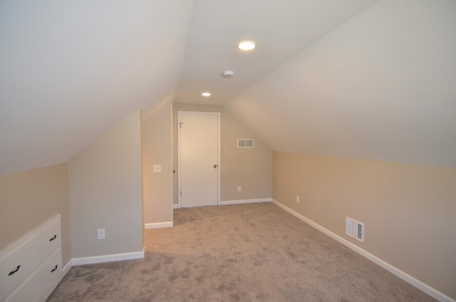 Building Photo - 1122 Alcliff Ln