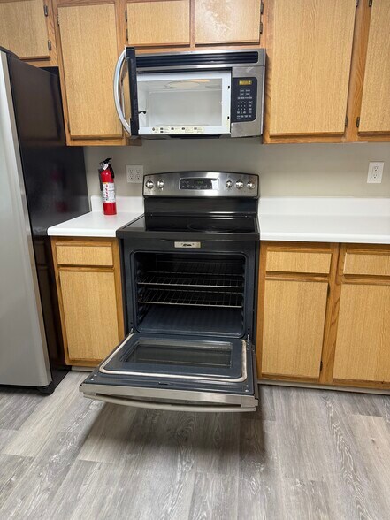 Oven - 101 Davis St