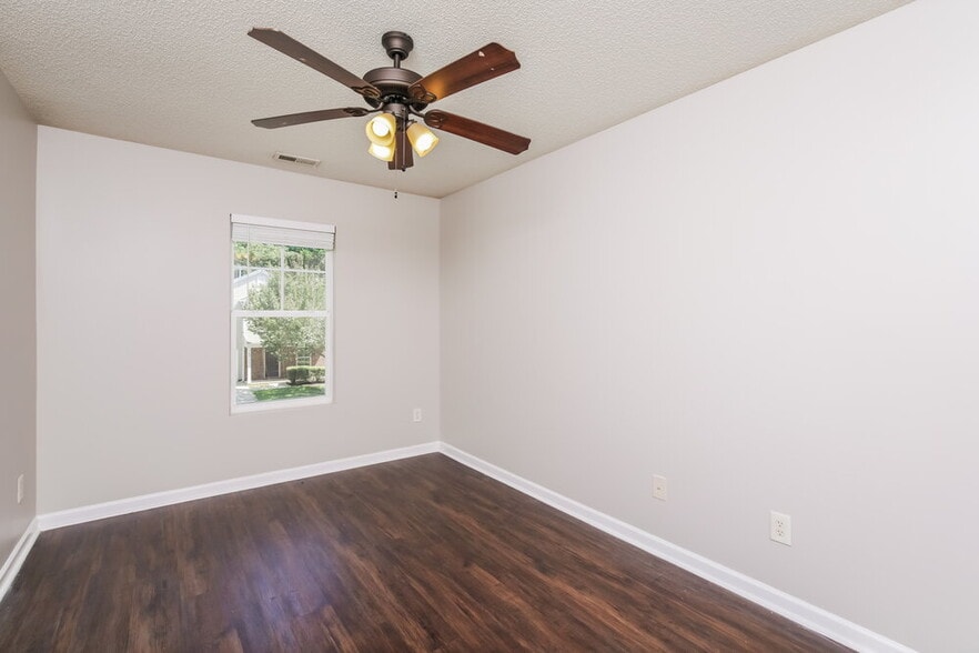 Building Photo - 63 Brookhaven Dr