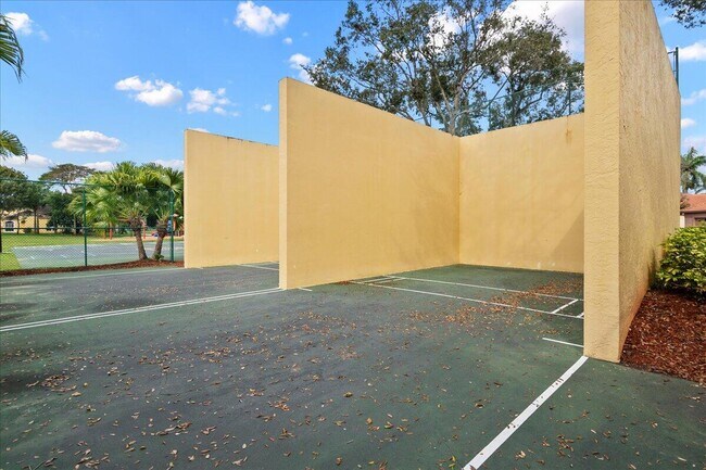 Building Photo - 5143 Elpine Way