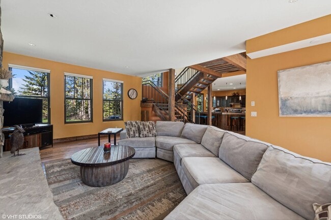 Building Photo - Charming 4 bedroom Home in Whitefish on 3 ...