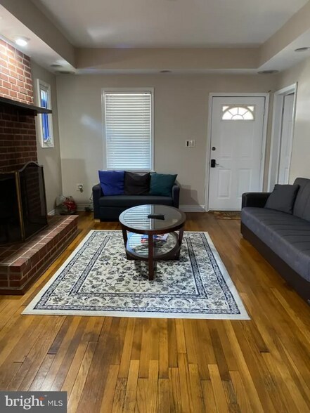 Building Photo - 748 Thayer Ave