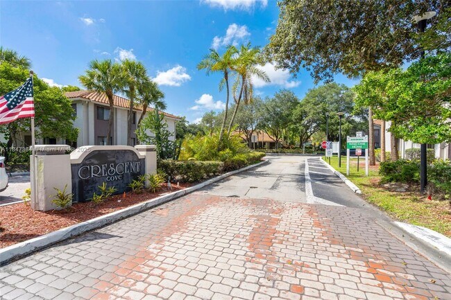 Building Photo - 3229 Coral Lake Dr