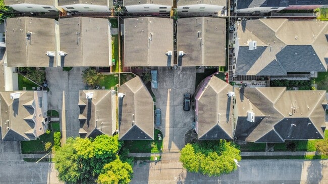 Building Photo - 9715 Riddlewood Ln