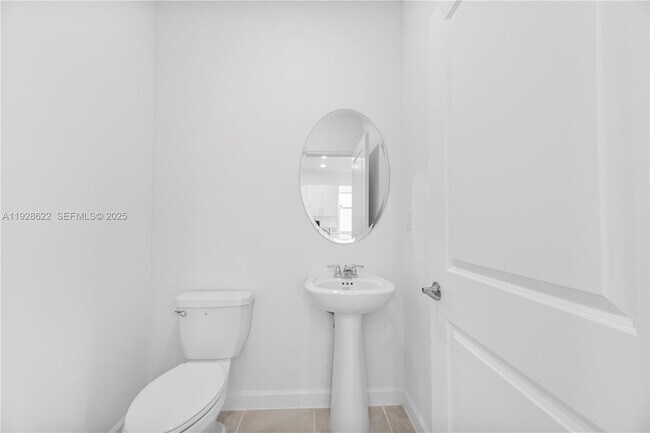 Building Photo - 2498 SE 25th Ct