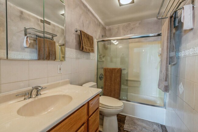 Building Photo - 400 E Randolph St