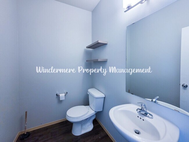 Building Photo - Bright and charming 3 bed townhome in Pinn...