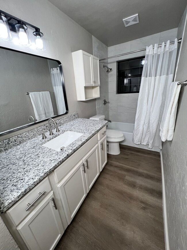 Building Photo - 134 NE Fullerton- Hot new listing!