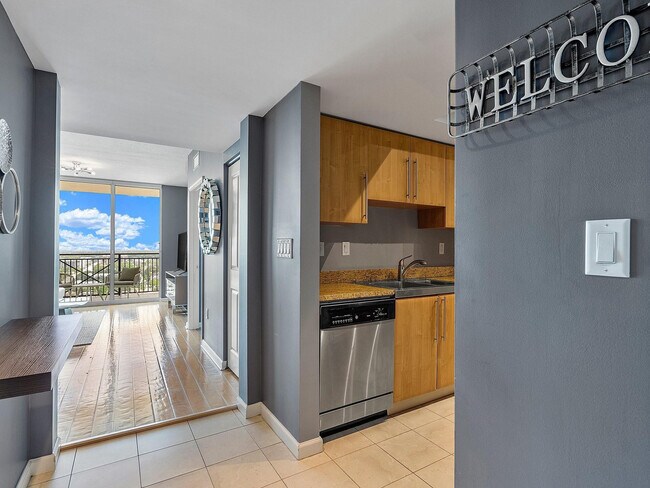 Building Photo - 610 W Las Olas Blvd
