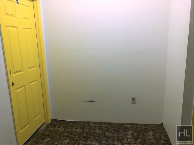 Building Photo - ROOM FOR RENT EVEYTHING INCLUDED  HALSEY S...