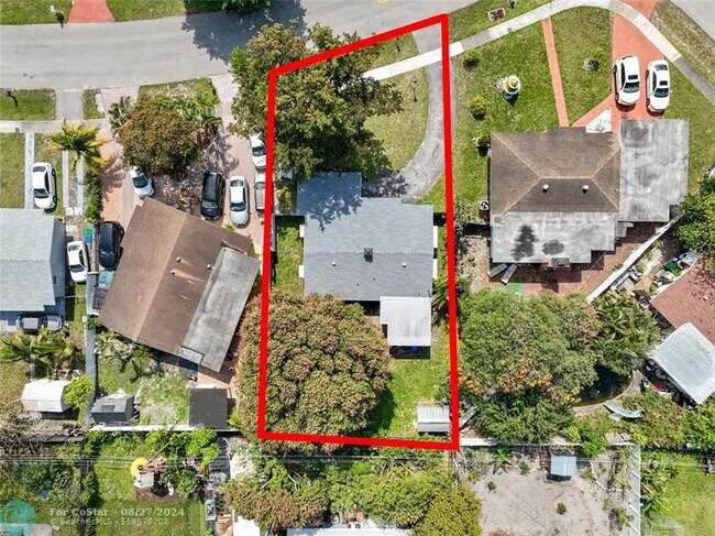Building Photo - 6851 SW 22nd Ct