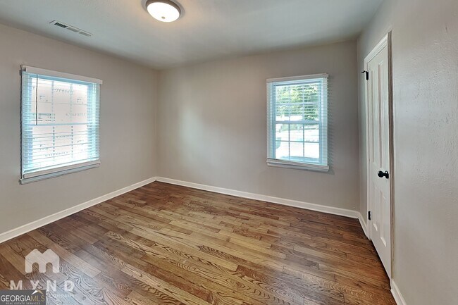 Building Photo - 1319 Campbellton Rd SW