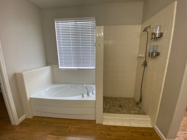 Building Photo - South Reno - Double Diamond Stunner - Tons of Amenities!