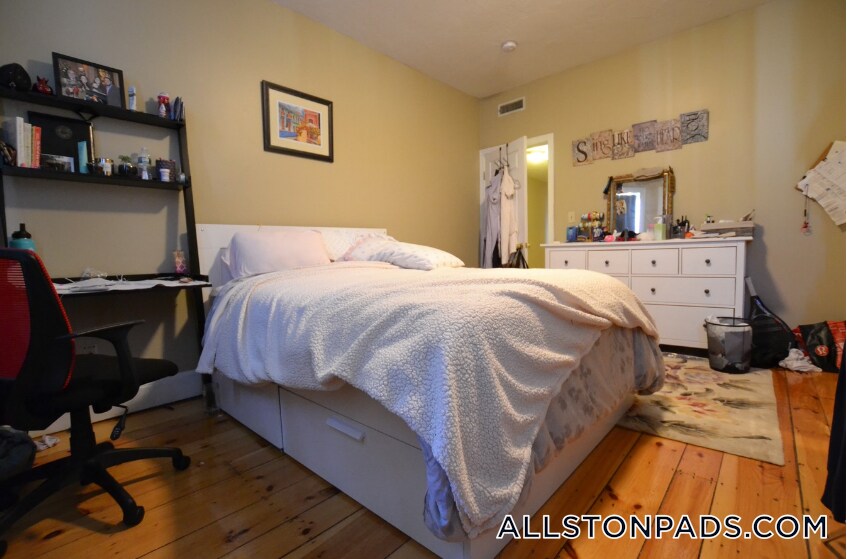 Building Photo - 17 Highgate St